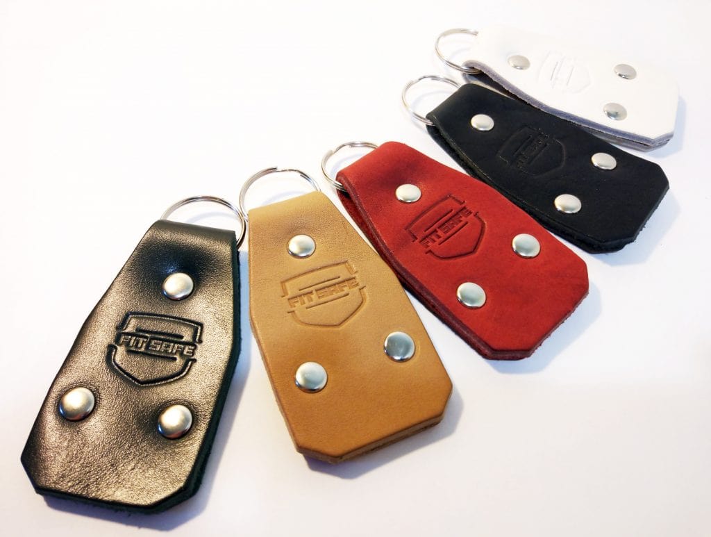 Брелок Fitsafe большой. Размер 8,5*4,5 см