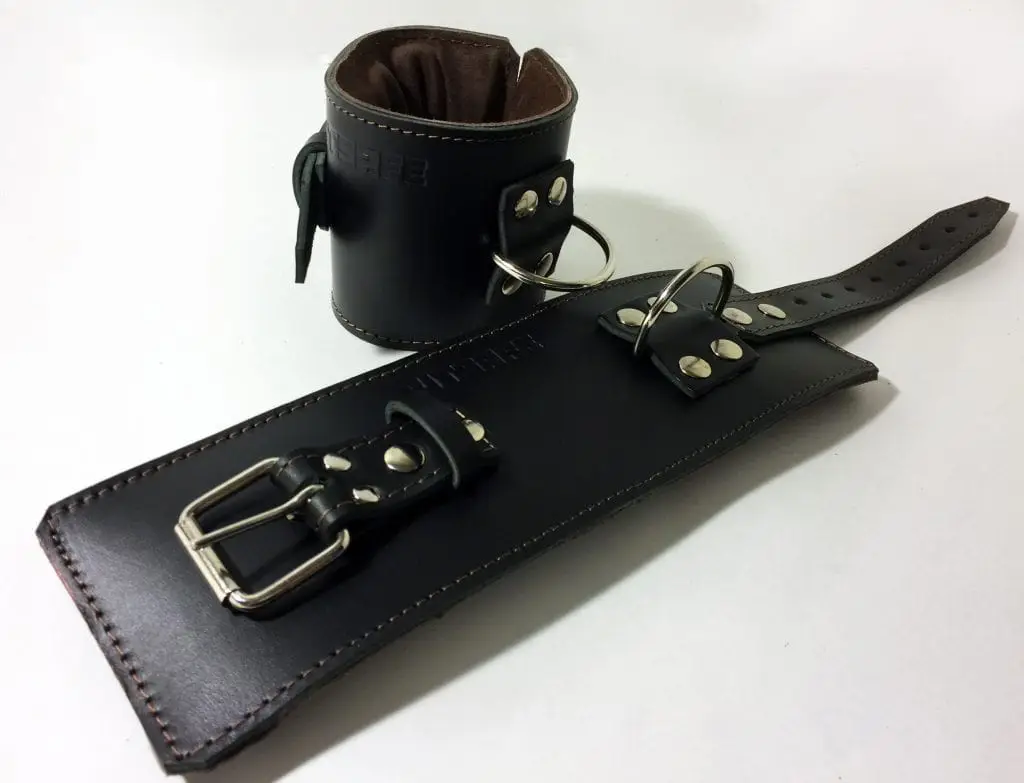 Манжеты на ноги усиленные черные, пара. Размер Универсальный