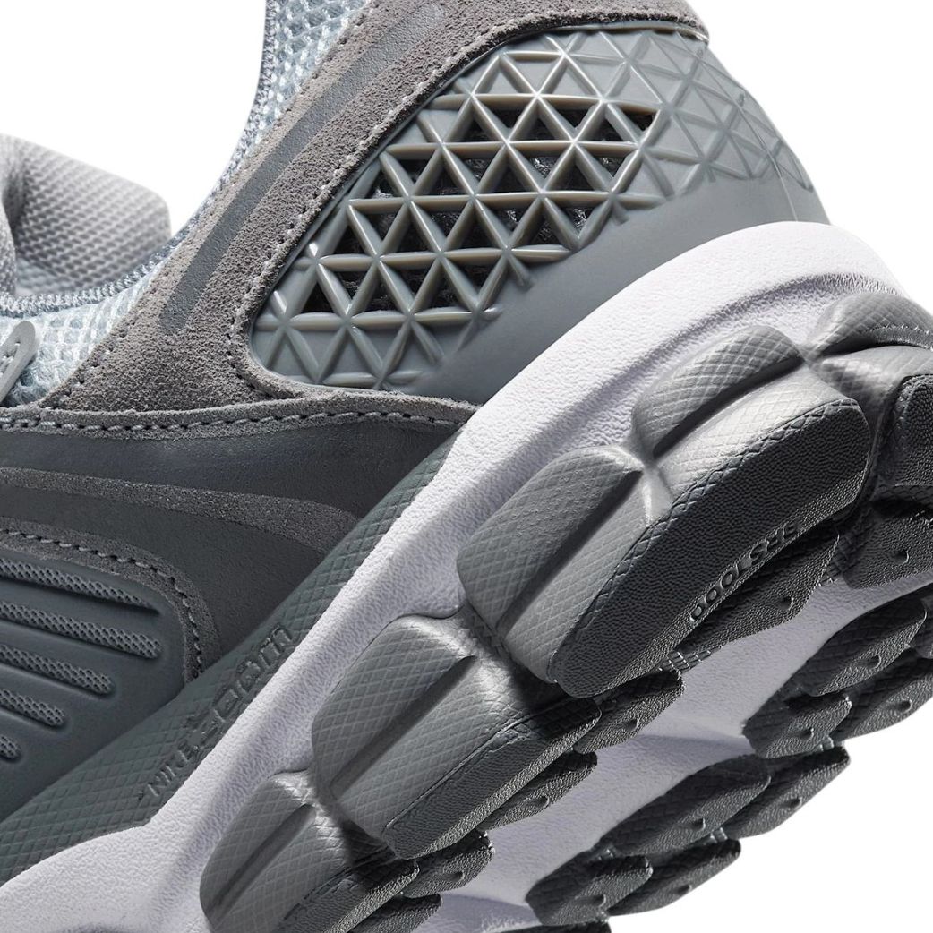 Кроссовки Nike ZOOM VOMERO 5 SDE HF1553-003  9US