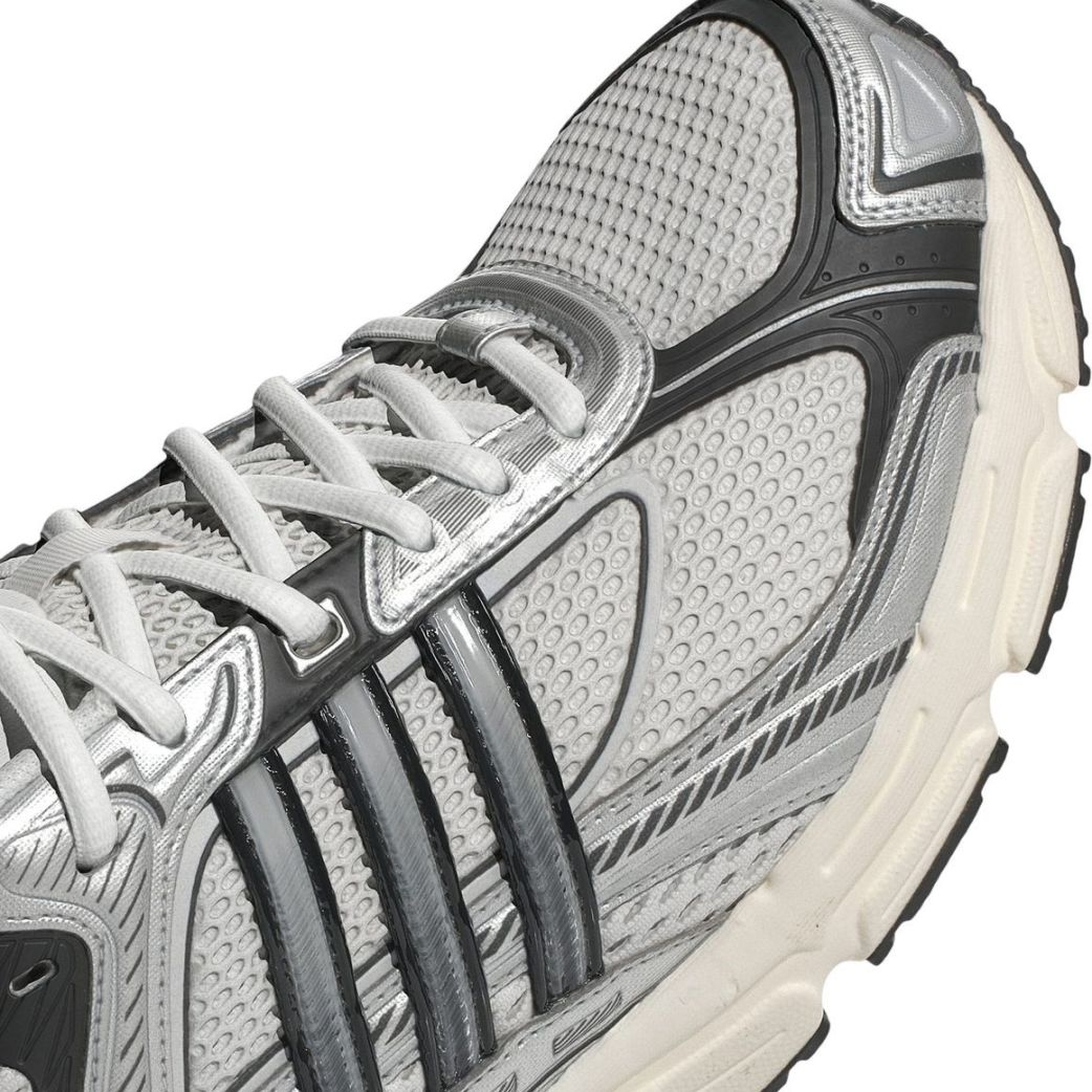 Кроссовки adidas RESPONSE CL IG6226  8UK