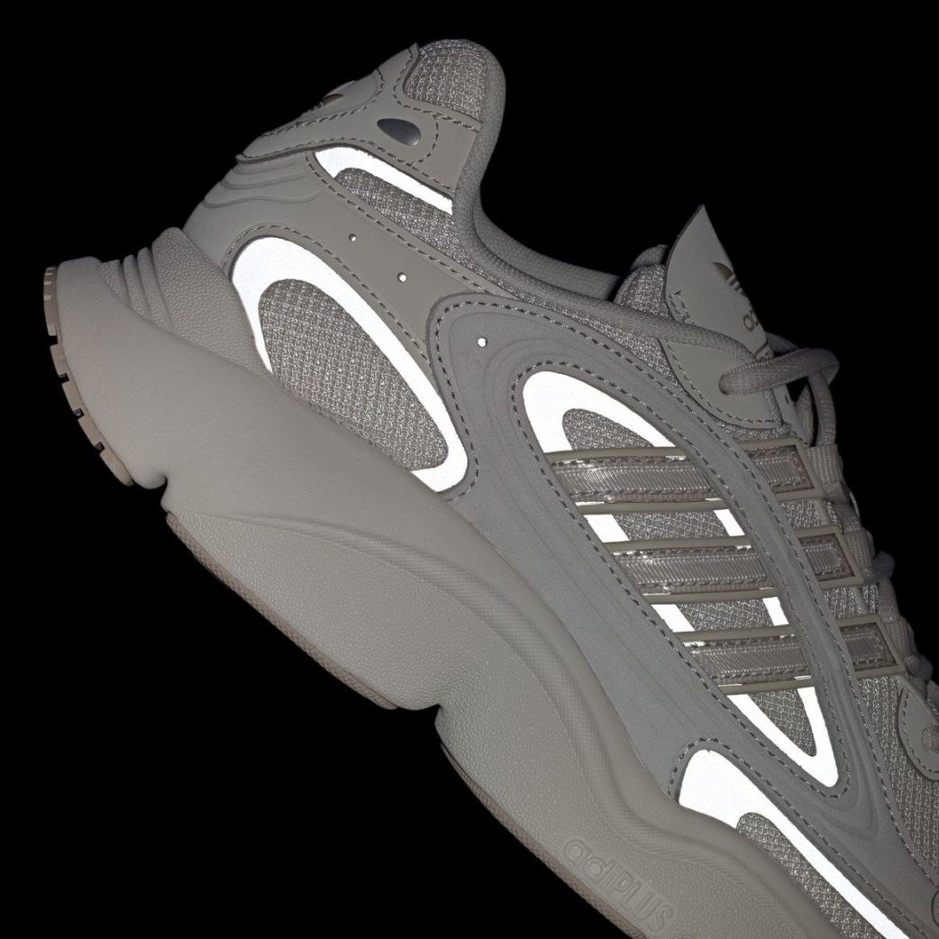 Кроссовки adidas OZMILLEN IF9597 9.5UK
