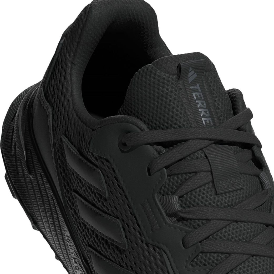 Кроссовки Adidas TRACEFINDER IE5906 7.5UK