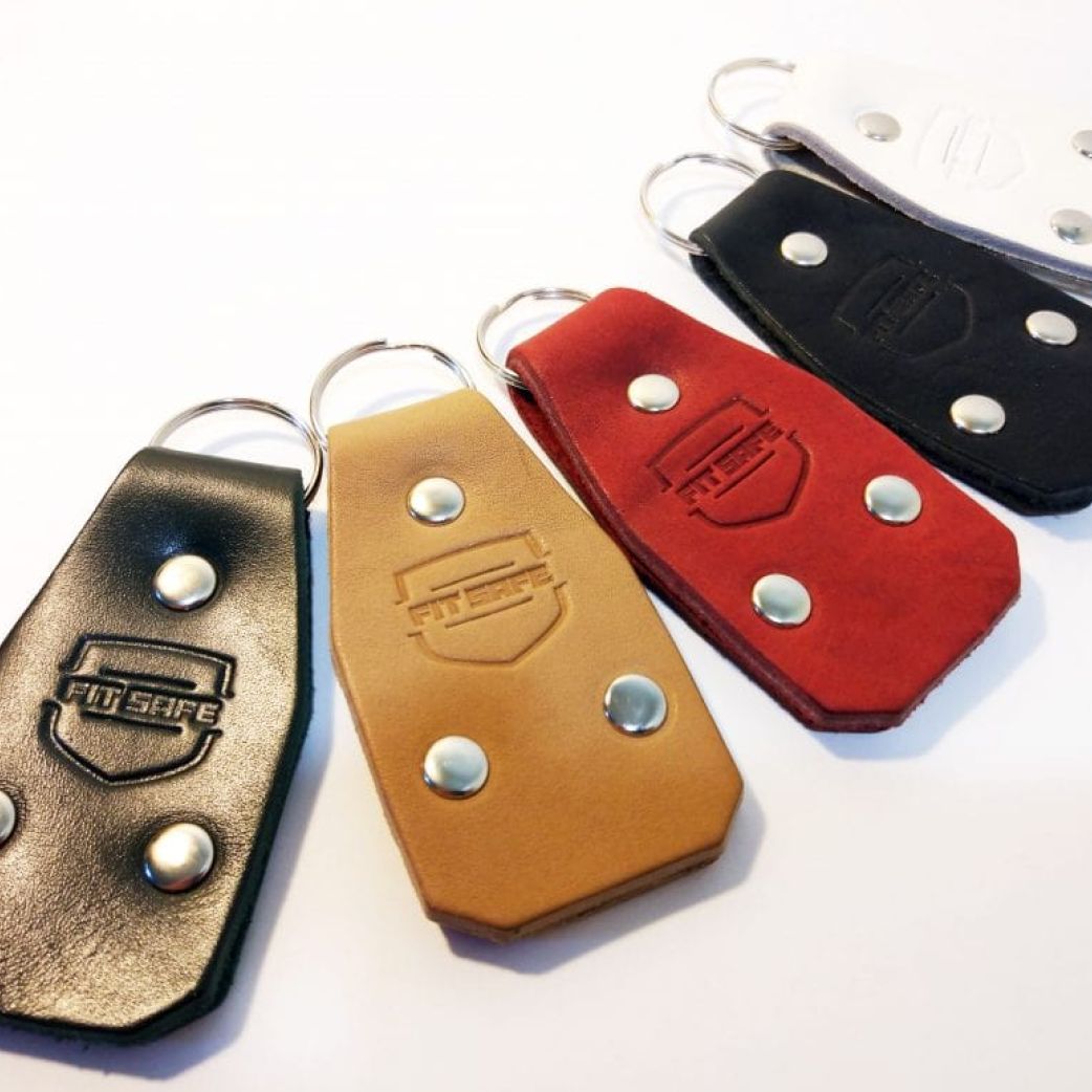 Брелок Fitsafe большой. Размер 8,5*4,5 см