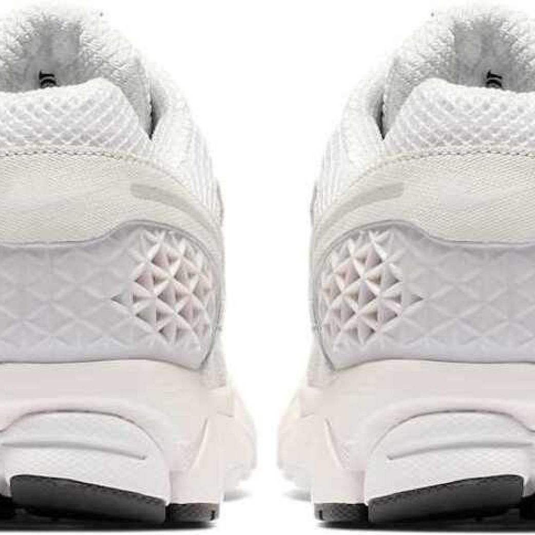 Кроссовки Nike ZOOM VOMERO 5 SP BV1358-001