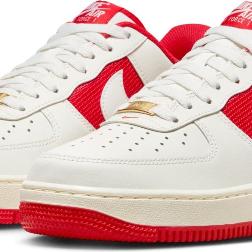 Кроссовки Nike AIR FORCE 1 FN7439-133 9.5US