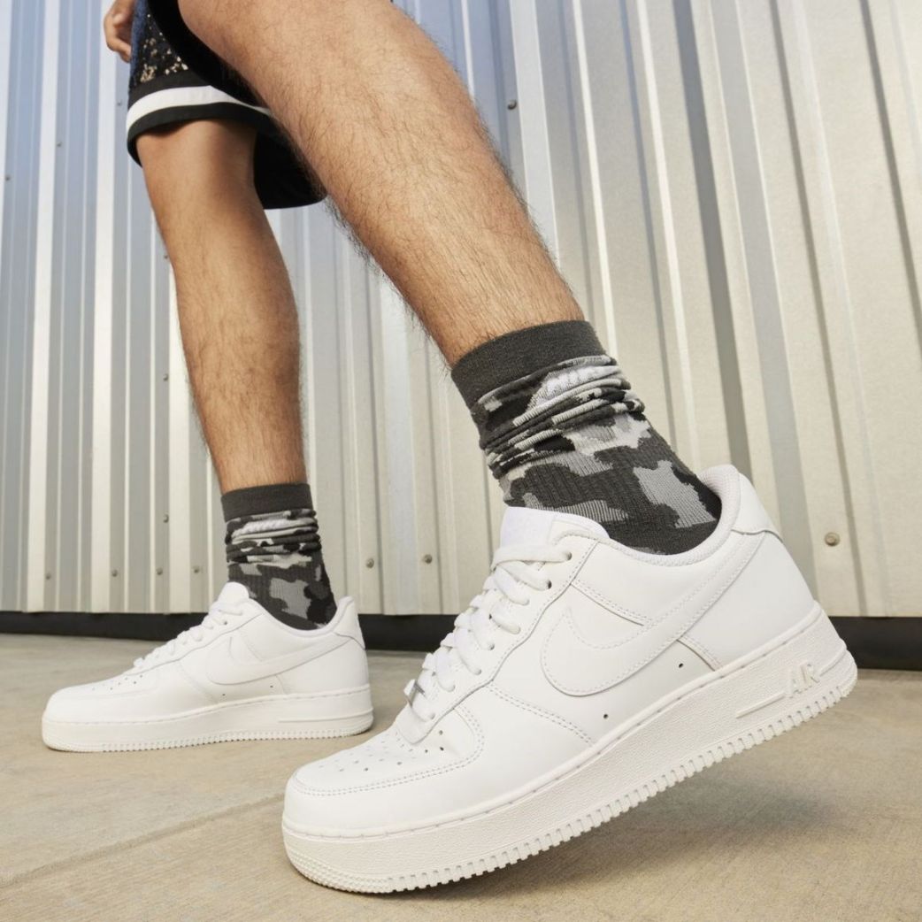 Кроссовки Nike AIR FORCE 1 '07 LE CW2288-111  11US