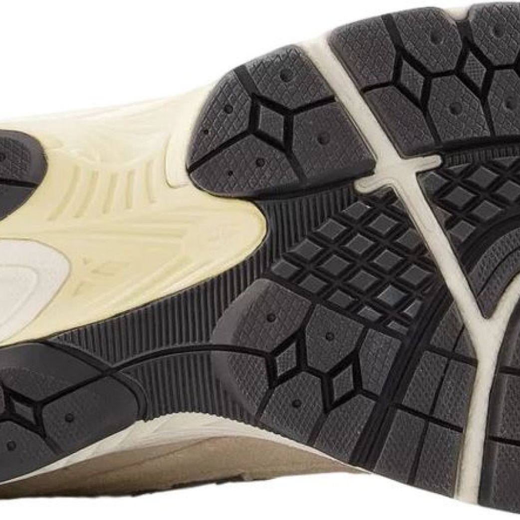 Кроссовки New Balance 2002 M2002RCC