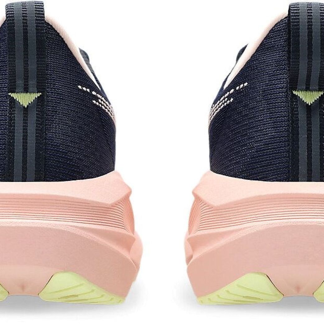 Кроссовки Asics NOVABLAST 5 1012B765-102 7.5US