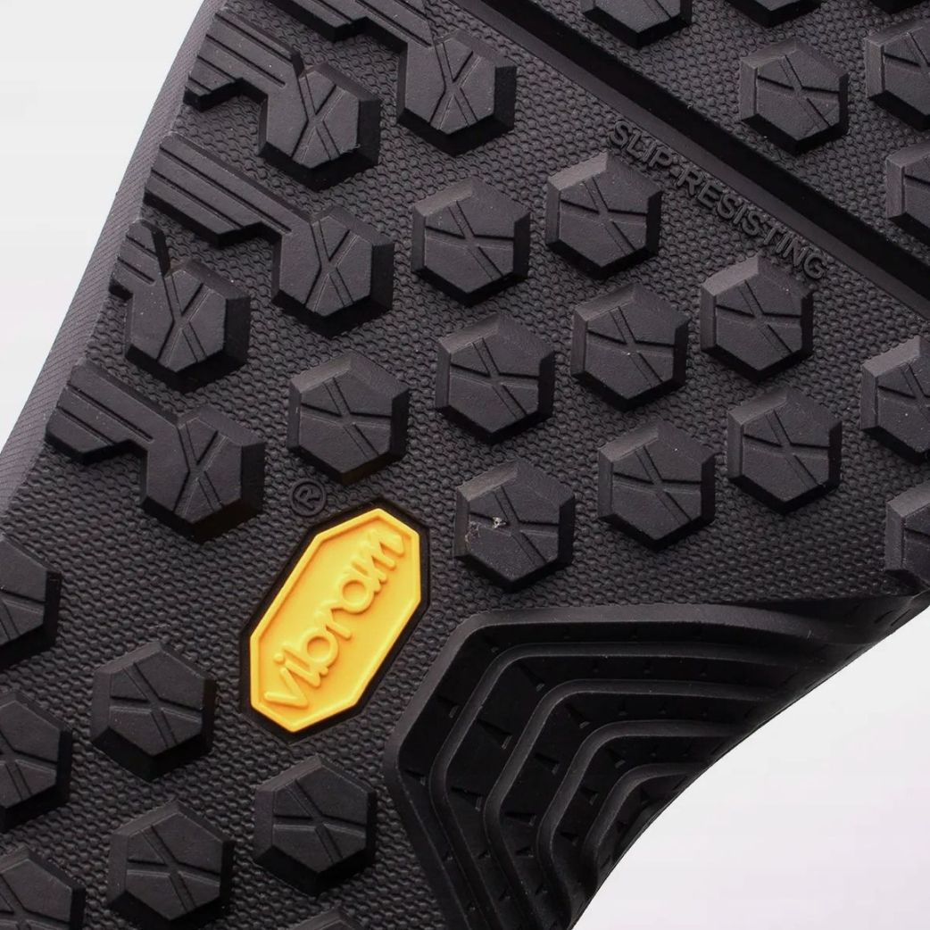 Ботинки Under Armour UA Charged Valsetz Mid 3027382-001