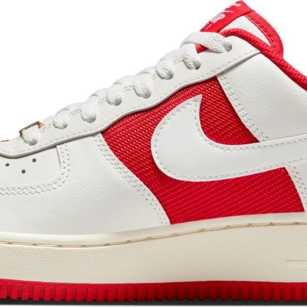 Кроссовки Nike AIR FORCE 1 FN7439-133 9.5US